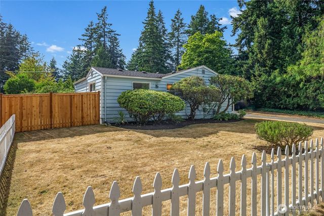 18005 Fremont Avenue N, Shoreline, WA 98133