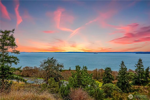 18005 Fremont Avenue N, Shoreline, WA 98133