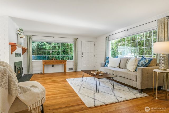 18005 Fremont Avenue N, Shoreline, WA 98133