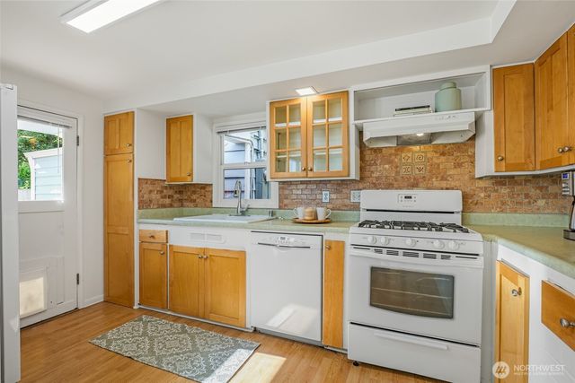 18005 Fremont Avenue N, Shoreline, WA 98133