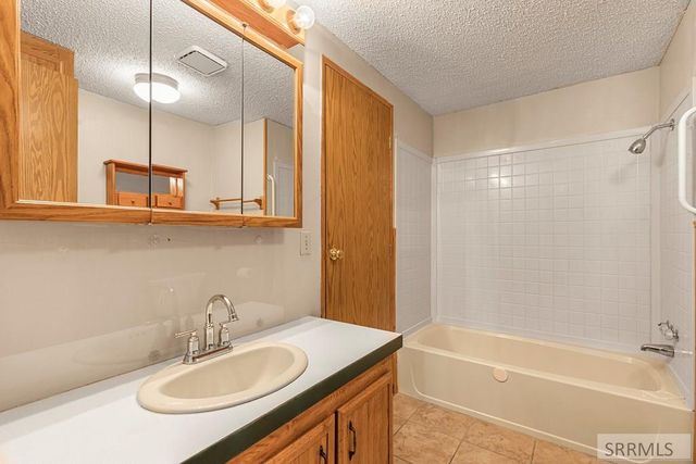 2143 N Whispering Pines Drive, Idaho Falls, ID 83401