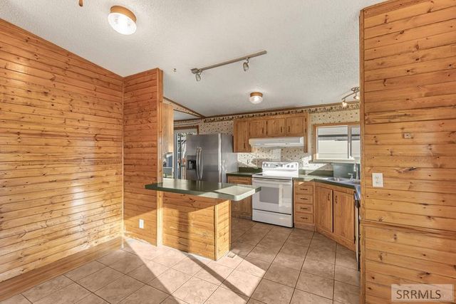 2143 N Whispering Pines Drive, Idaho Falls, ID 83401