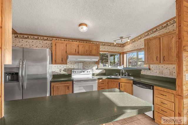 2143 N Whispering Pines Drive, Idaho Falls, ID 83401