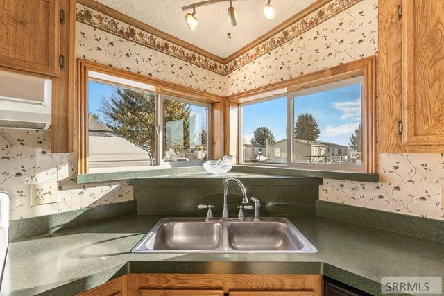 2143 N Whispering Pines Drive, Idaho Falls, ID 83401