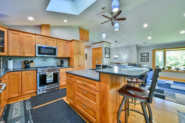 152 Federal Hill Rd, Oxford, MA 01540