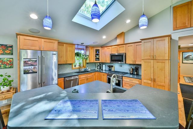 152 Federal Hill Rd, Oxford, MA 01540
