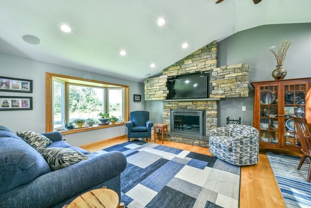 152 Federal Hill Rd, Oxford, MA 01540