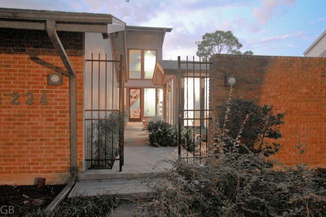 1234 Sugar Creek Boulevard, Sugar Land, TX 77478