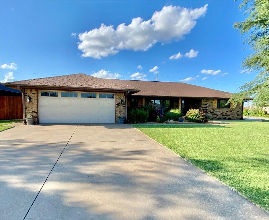 513 9th Street Circle, Hydro, OK 73048