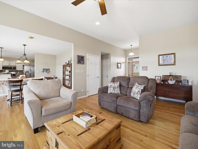 570 STARR AVE, Chambersburg, PA 17202