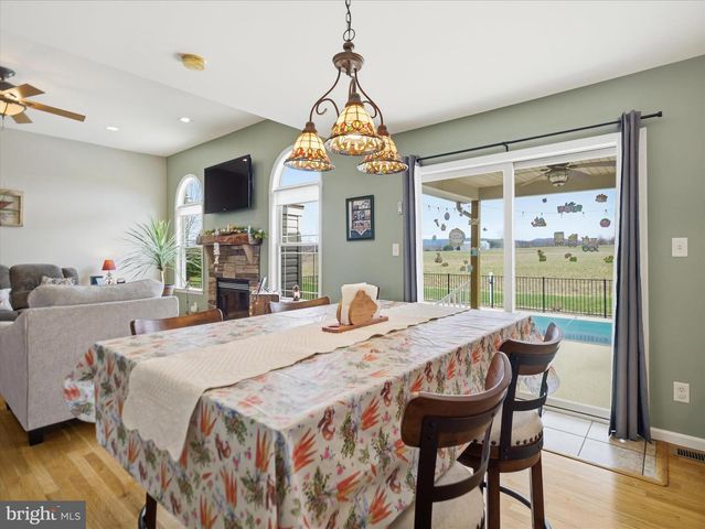 570 STARR AVE, Chambersburg, PA 17202