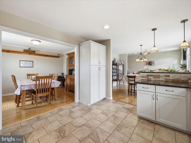 570 STARR AVE, Chambersburg, PA 17202