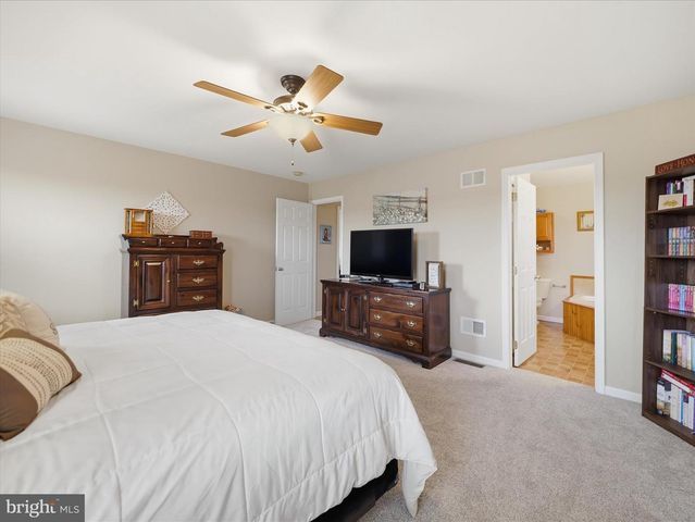 570 STARR AVE, Chambersburg, PA 17202