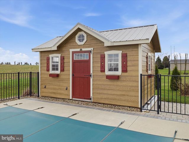 570 STARR AVE, Chambersburg, PA 17202