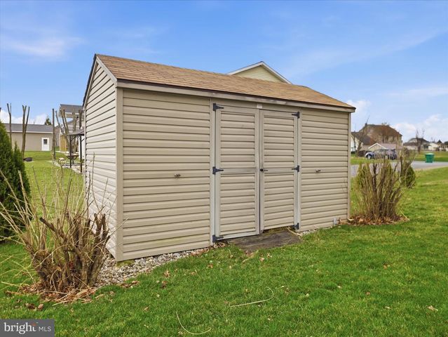 570 STARR AVE, Chambersburg, PA 17202