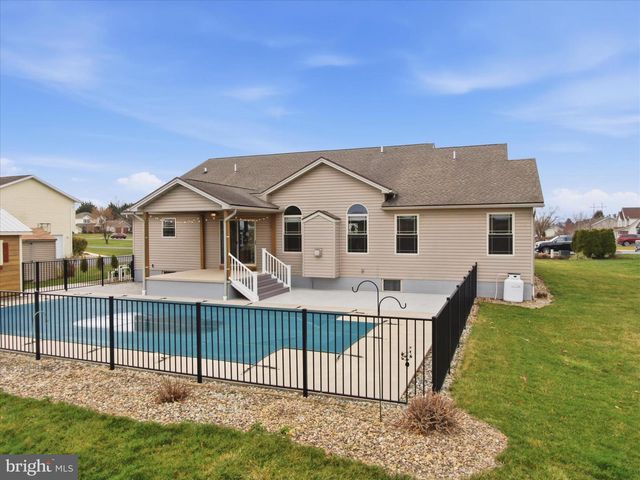 570 STARR AVE, Chambersburg, PA 17202