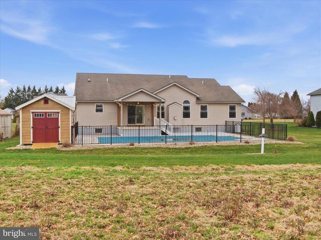 570 STARR AVE, Chambersburg, PA 17202