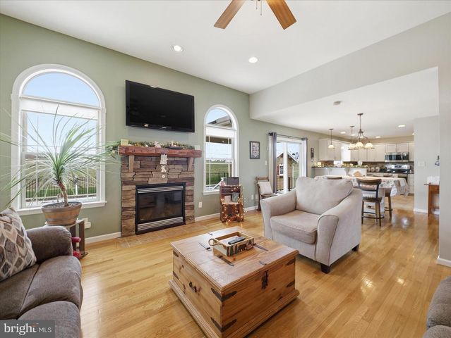 570 STARR AVE, Chambersburg, PA 17202