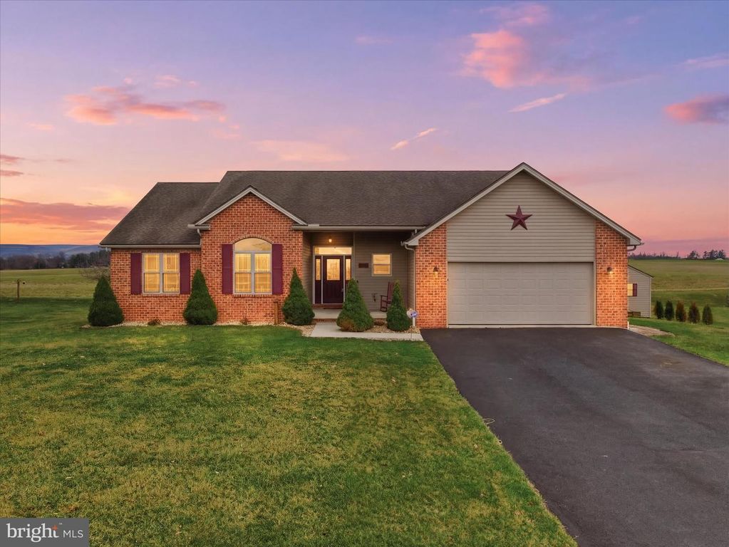 570 STARR AVE, Chambersburg, PA 17202