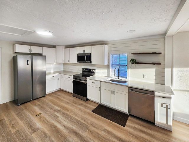 3913 CHESTNUT AVENUE, Sarasota, FL 34234