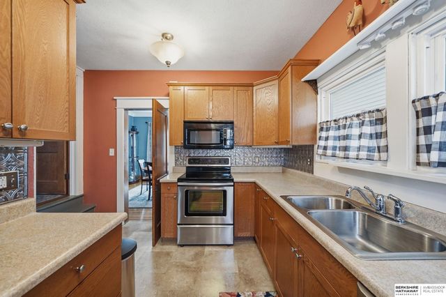 2142 Lake Street, Lincoln, NE 68502