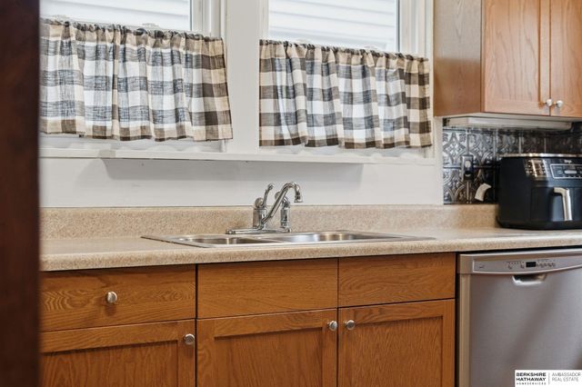 2142 Lake Street, Lincoln, NE 68502