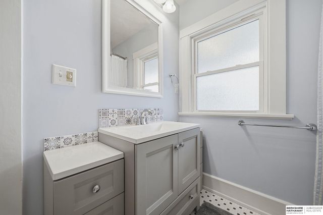 2142 Lake Street, Lincoln, NE 68502