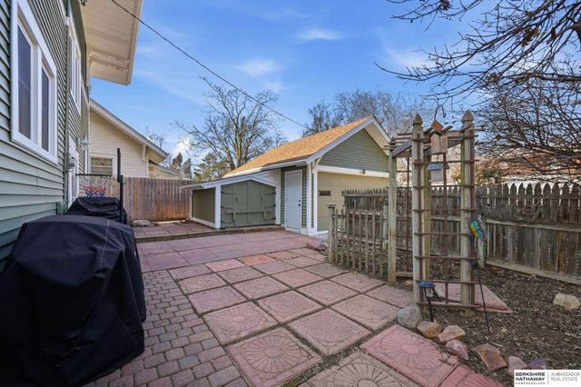 2142 Lake Street, Lincoln, NE 68502