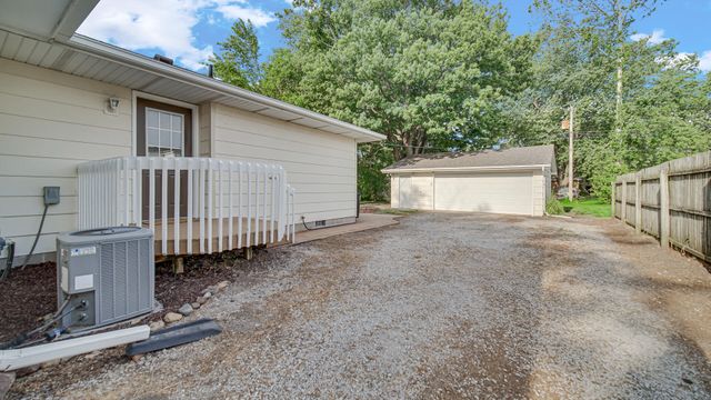 1113 Begonia Street SE, Demotte, IN 46310