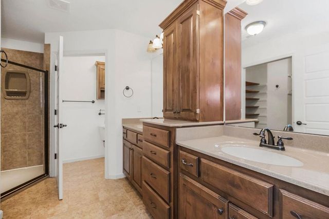 860 Meadowlark Court, Lansing, KS 66043