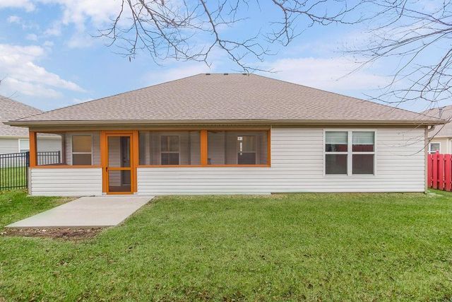 860 Meadowlark Court, Lansing, KS 66043