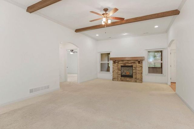 860 Meadowlark Court, Lansing, KS 66043