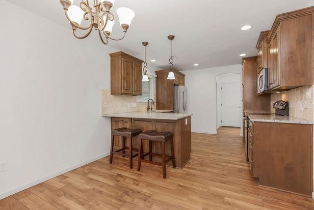 860 Meadowlark Court, Lansing, KS 66043