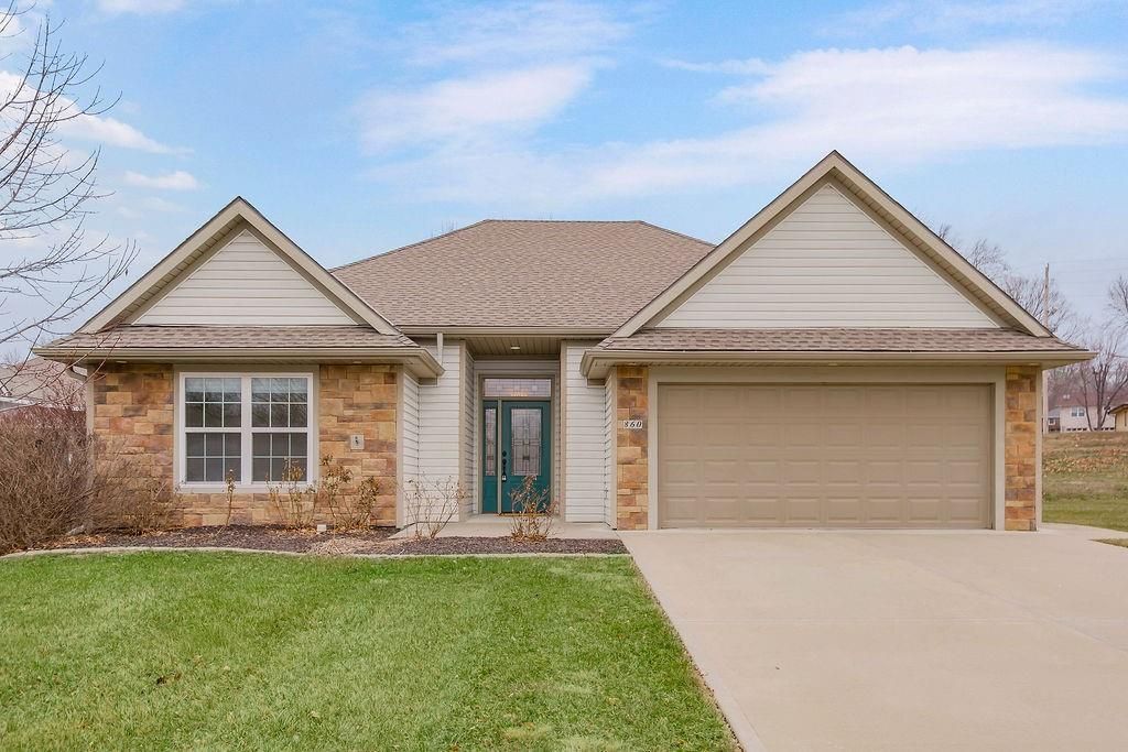 860 Meadowlark Court, Lansing, KS 66043