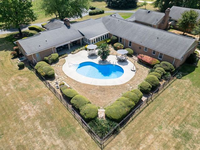 136 Club Drive, Simpsonville, SC 29681