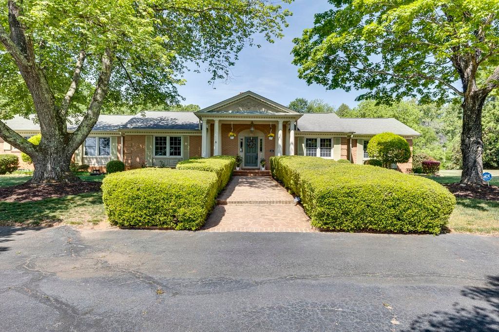 136 Club Drive, Simpsonville, SC 29681
