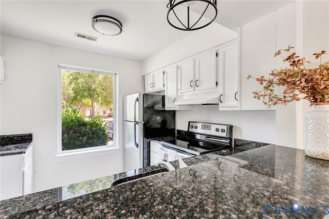 2257 High Bush Cir, Glen Allen, VA 23060