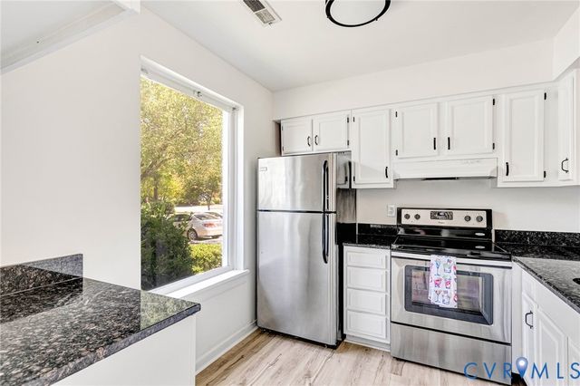 2257 High Bush Cir, Glen Allen, VA 23060
