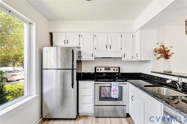 2257 High Bush Cir, Glen Allen, VA 23060