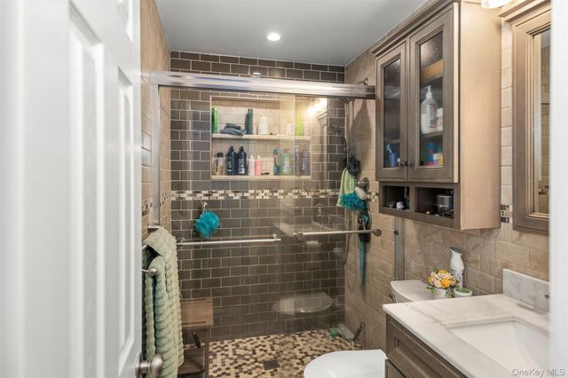 114 5th Street, Lindenhurst, NY 11757