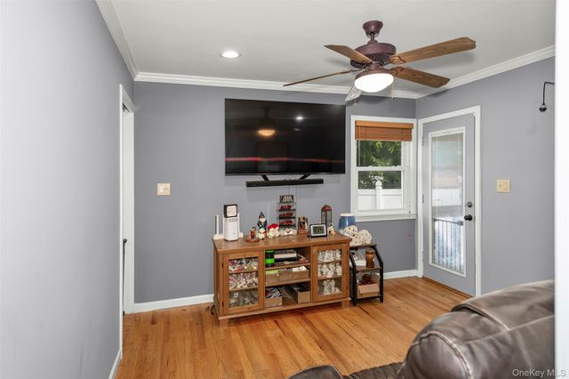 114 5th Street, Lindenhurst, NY 11757
