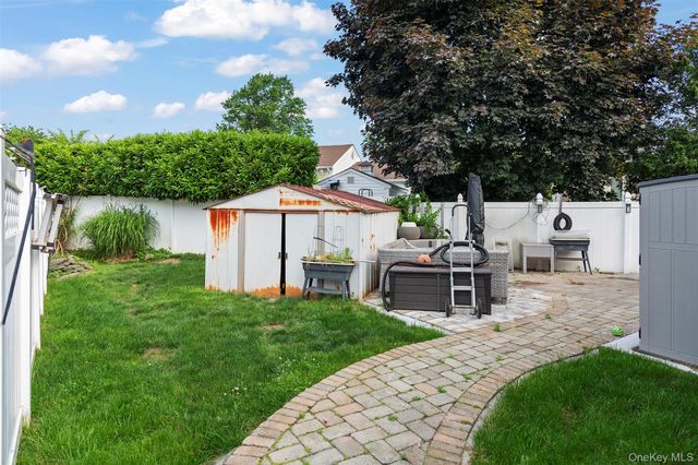 114 5th Street, Lindenhurst, NY 11757