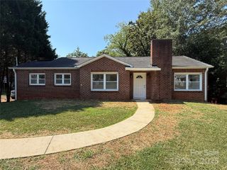 727 3rd Avenue NW, Hickory, NC 28601