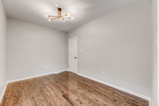 8109 S Marquette Avenue, Chicago, IL 60617