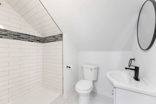 8109 S Marquette Avenue, Chicago, IL 60617