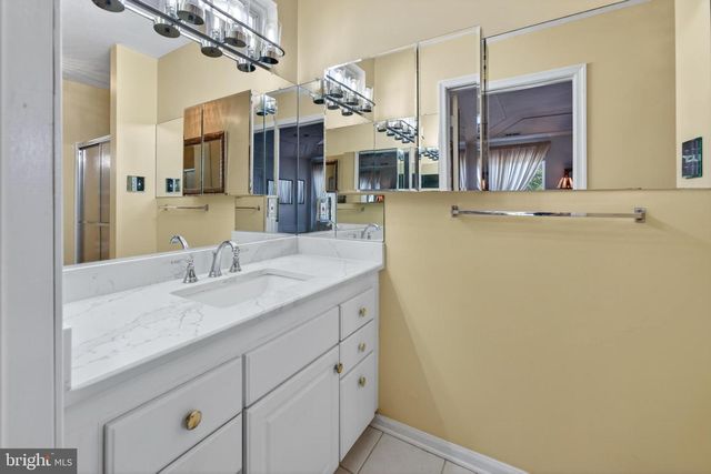 152 INDIGO DR, Mount Laurel, NJ 08054