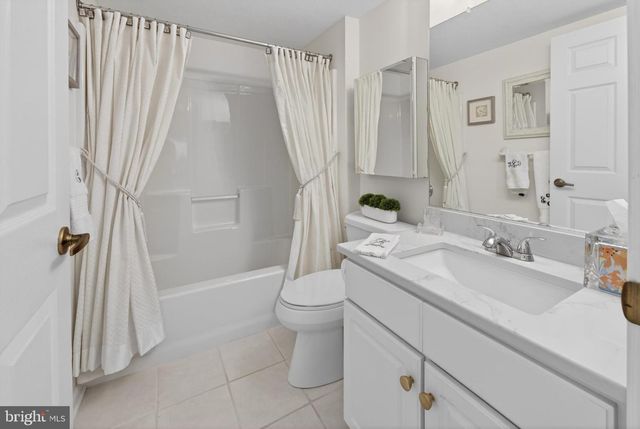 152 INDIGO DR, Mount Laurel, NJ 08054