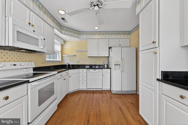 152 INDIGO DR, Mount Laurel, NJ 08054