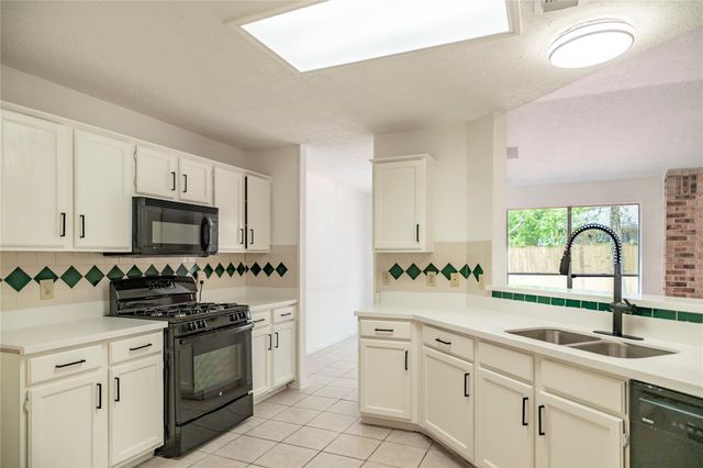 16342 Maple Downs Ln, Sugar Land, TX 77498