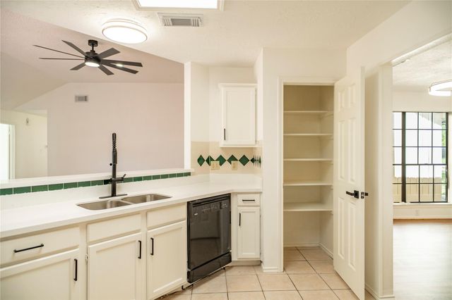 16342 Maple Downs Ln, Sugar Land, TX 77498